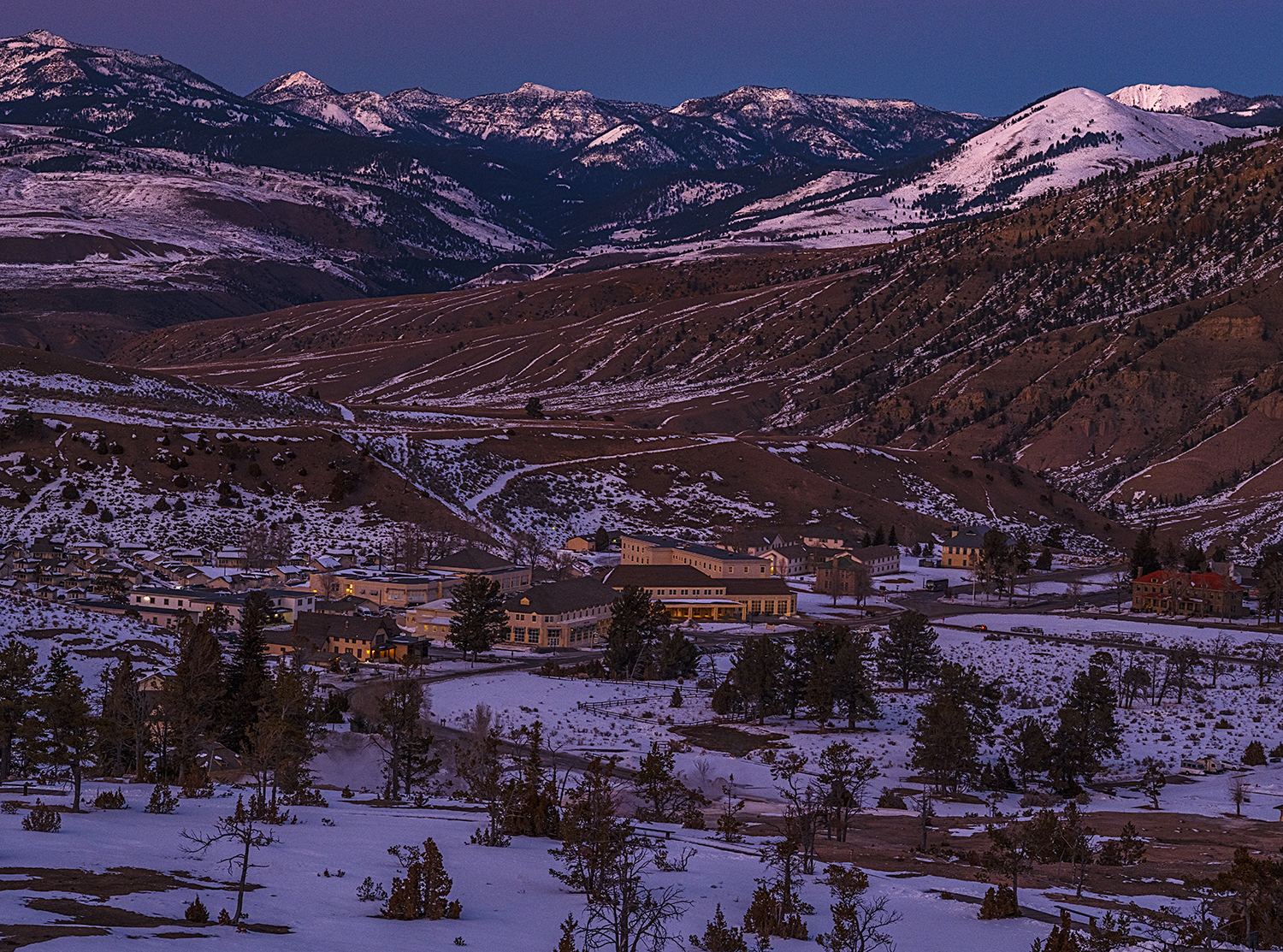 Mammoth Hot Springs Hotel Spring 2023 Opening Delayed   Yell Rebeccalatson 1053 Evening Over Mammoth Hot Springs 1500 