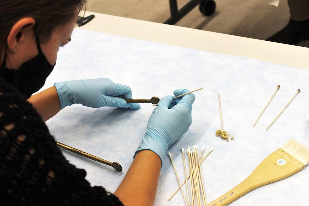 Chey Sherwin cleaning, treating, and preparing artifacts in the lab at Colonial National Historical Park. Within their positions, interns spent time working on material culture and curation. “I’m particularly interested in archeology,” explained Sherwin. 