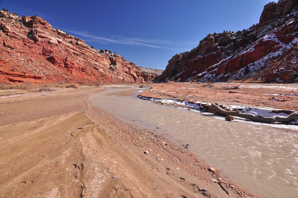 A State of Utah R.S. 2477 claim in the Paria River streambed (Grand Staircase-Escalante National Monument and Paria-Hackberry Wilderness Study Area)/© Ray Bloxham/SUWA